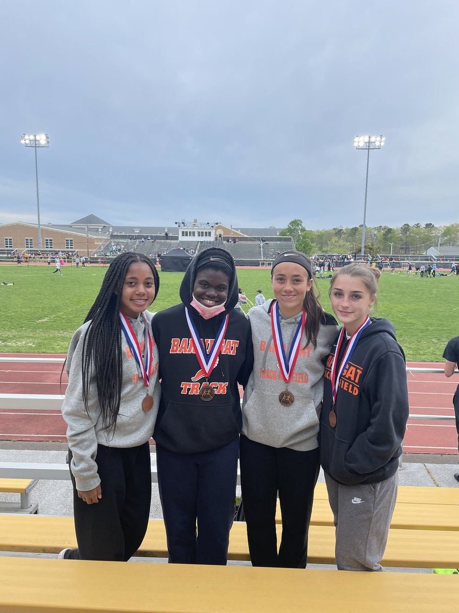CoachKane_BHS's tweet photo. Our girls 4x200 placed 6th! Great job to Jillian Jankowski, Valencia Gosser, Cait Tai, and Mya Gomez. @bengalpride67 @CoachKlaslo https://t.co/5DTtiEcKmH