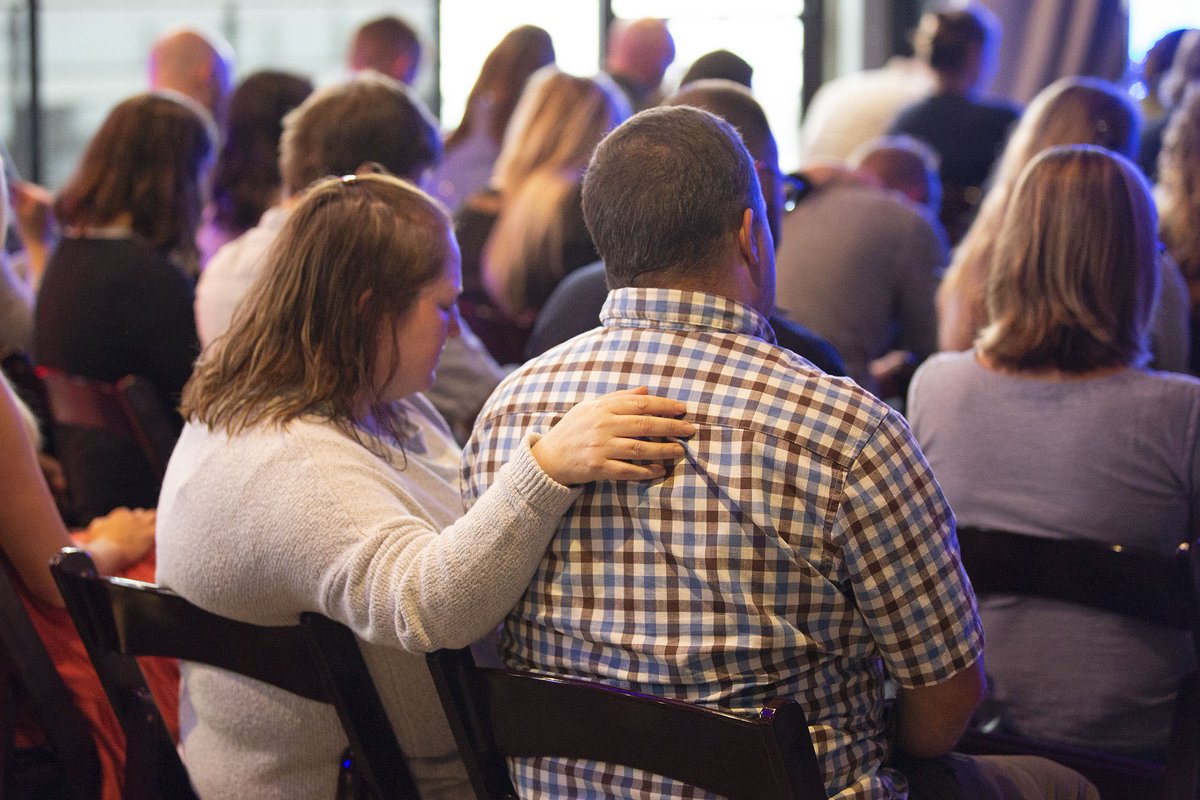 Franklin_Graham's tweet photo. Last night we held an appreciation dinner for the Portland area police &amp; all law enforcement. It was packed with officers &amp; their spouses. Baseball great Darryl Strawberry shared from his heart what God had done for him &amp; was a huge encouragement to them. https://t.co/807SeaYjNX