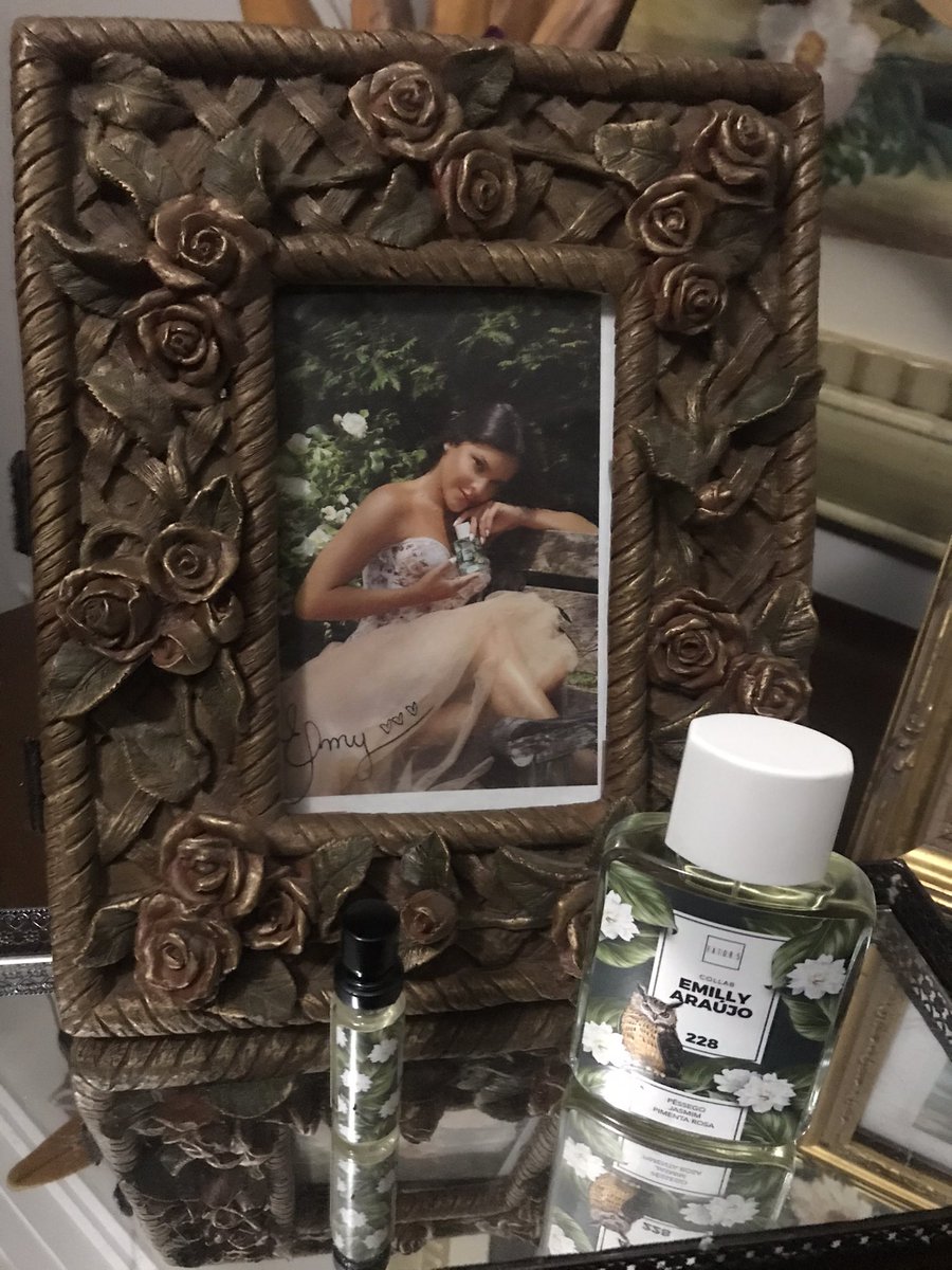 chrisemyforever's tweet photo. CHEGOU meu cheiiiiiiirinho @emillyaraujoof #Emilly228 parabéns meu amor de gauchinha, q delícia de fragrância, desde ao abrir, já vem um cheiro incrível, maravilhoso, amei demais, poder chegar com essa delicia me esperando, me alegra e me enche de orgulho, transborda o coração! + https://t.co/wLdyPbCcee