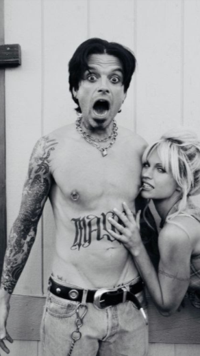 bexlewis361's tweet photo. Lily James and Seb Stan as Pamela Anderson and Tommy Lee. WOW. Give these make-up artists all the awards. https://t.co/HuUC9fylXV