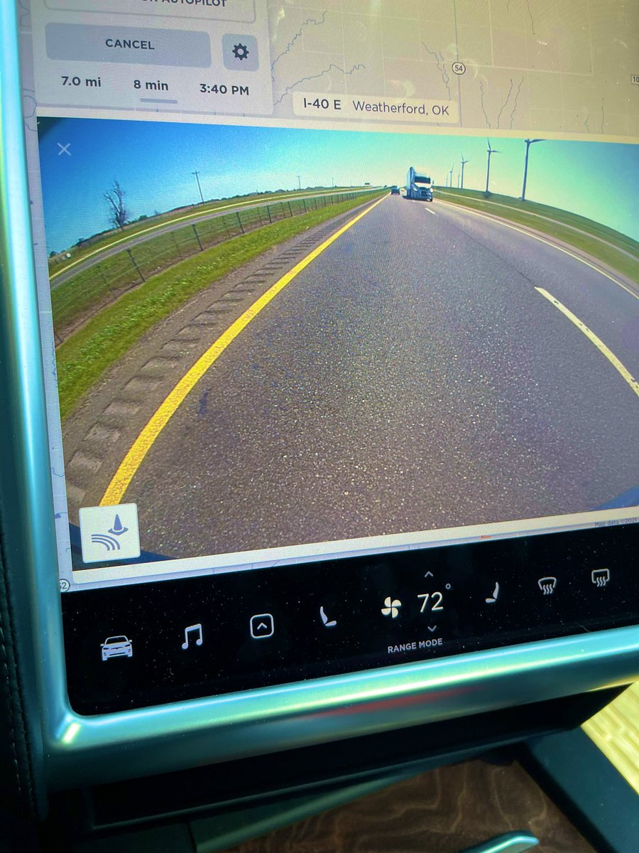 StLTesla's tweet photo. Successful side trip to Elk City, OK. #randomscenes from a #roadtrip #windfarm #windenergy #renewableenergy https://t.co/yiggeOmms6