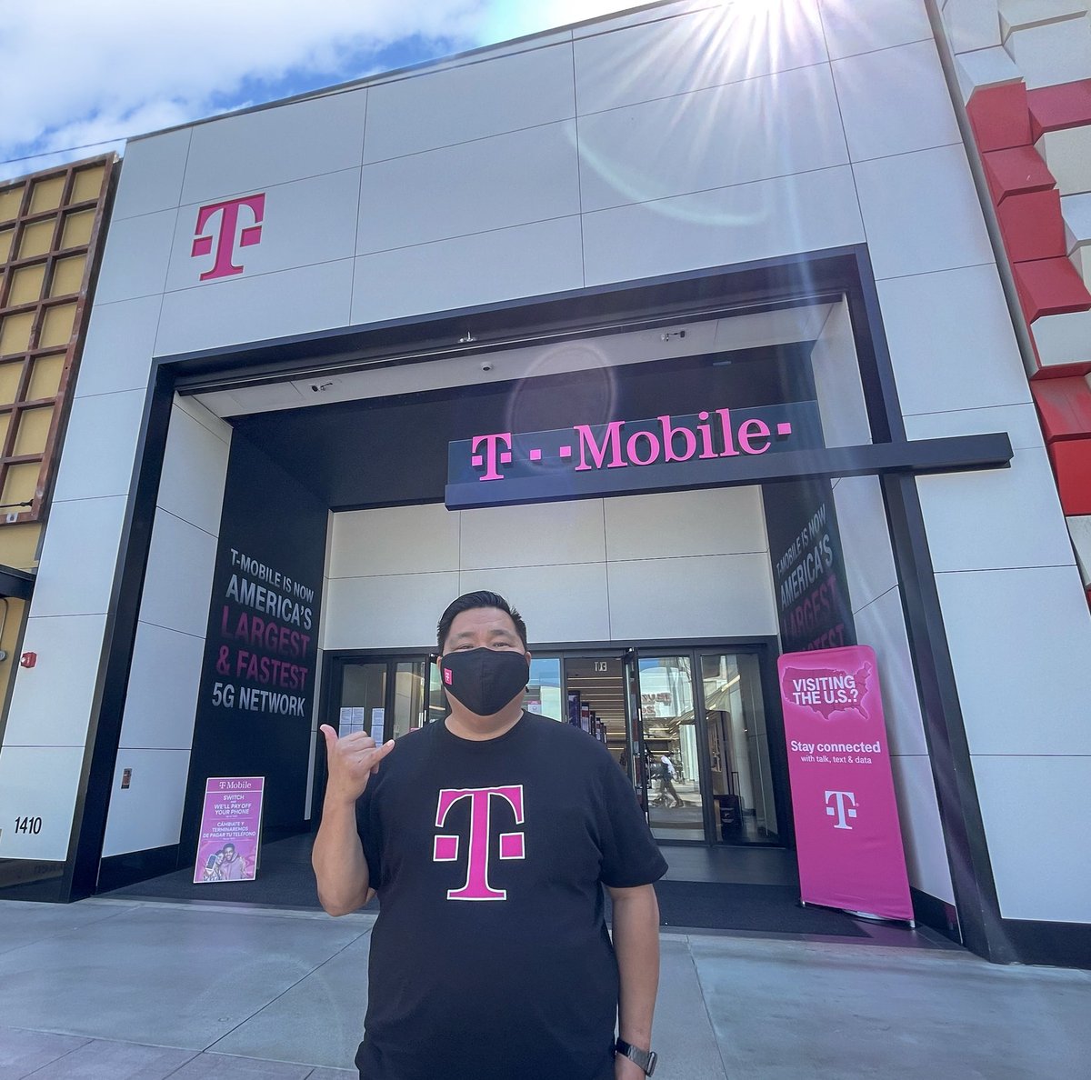 Join me in welcoming Phil to #TMobile3rdStreetPromenade as a Signature Mobile Expert!! Excited to have you join <a href="/TMOSantaMonica/">T-Mobile Santa Monica</a>!