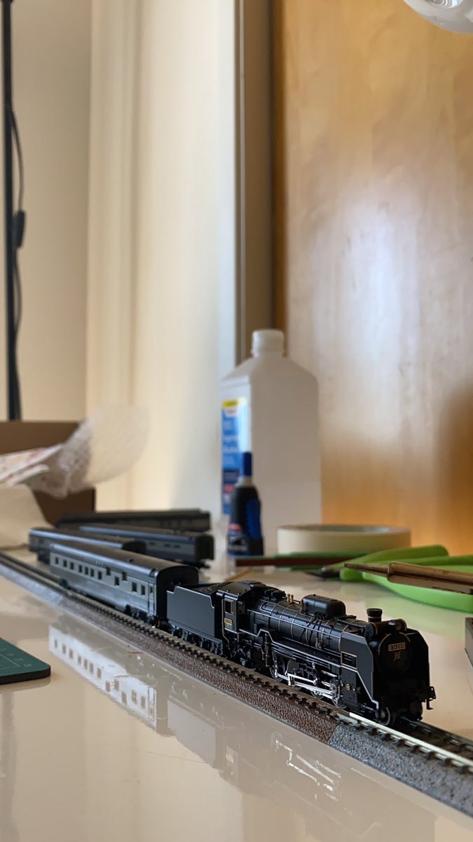 hudj3a's tweet photo. 現実ではありえない、NYCの客車を牽引するD51。模型は夢を現実にしてくれる、楽しい物ですね。 https://t.co/HPkYeNs7MJ