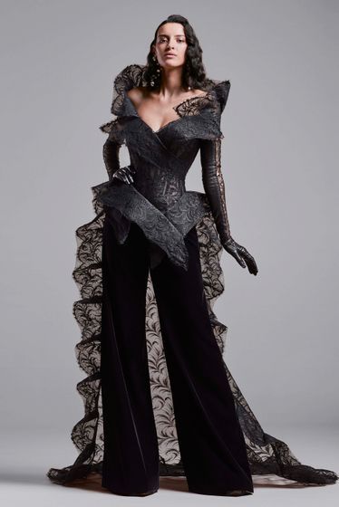 #selene boring,this Georges Chakra Couture Fall Winter 2021 is lovely for her also has a vampire vibes that is perfect with her character