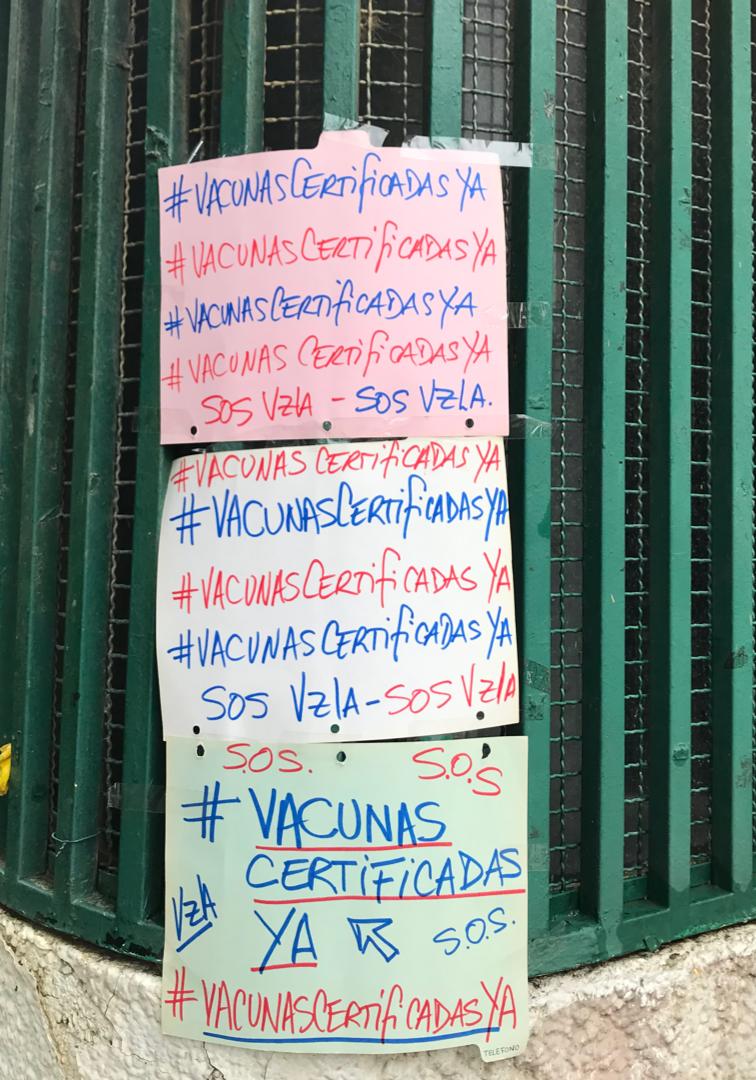 Kmart044's tweet photo. El Cigarral exigen #VacunasCertificadasYa, el mundo debe escuchar nuestras voces, Venezuela necesita las vacunas. @OEA @ONU @benalarcon https://t.co/OlCLXNA4RC