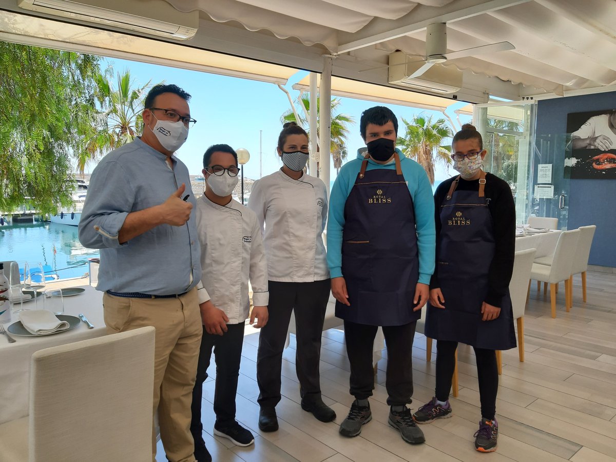 Ayer compartimos rodaje con los alumnos del colegio público de educación especial Secanet, de la mano de los alumnos de <a href="/cauumh/">Grado Comunicación Audiovisual UMH</a> <a href="/UniversidadMH/">UMH</a> en una campaña publicitaria para promocionar su inserción laboral ¡Gracias por contar con nosotros en este proyecto de inclusión social!