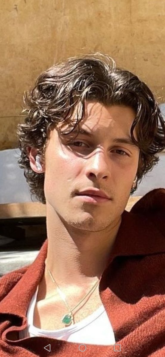 shawonder_world's tweet photo. @ShawnMendes I mean look at the details, he's leterally shining. 
His face, his hand, his arm, his collarbone, his hair, his tattoo
Rt and reply @ShawnMendes @ShawnAccess #MendesArmy #BestFanArmy #iHeartAwards https://t.co/11Ui9E3SPc