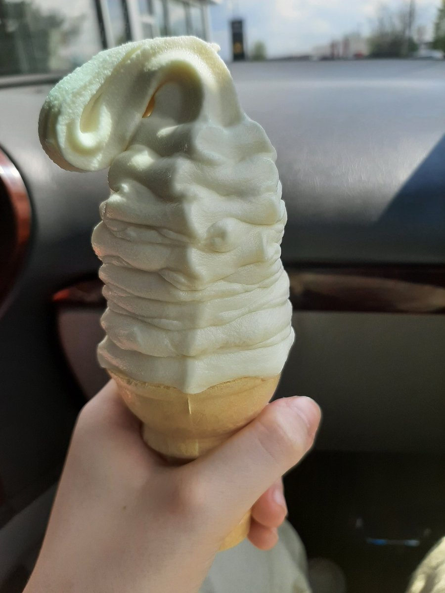 DimPants's tweet photo. Buetiful mc donalds ice cream https://t.co/c8m0Bk6OX5