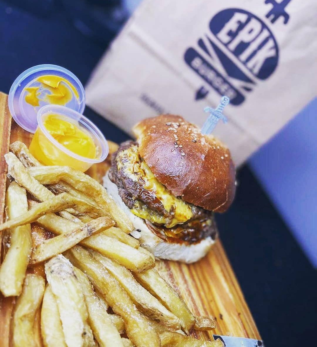 Mira si la noche no está ideal para una burger