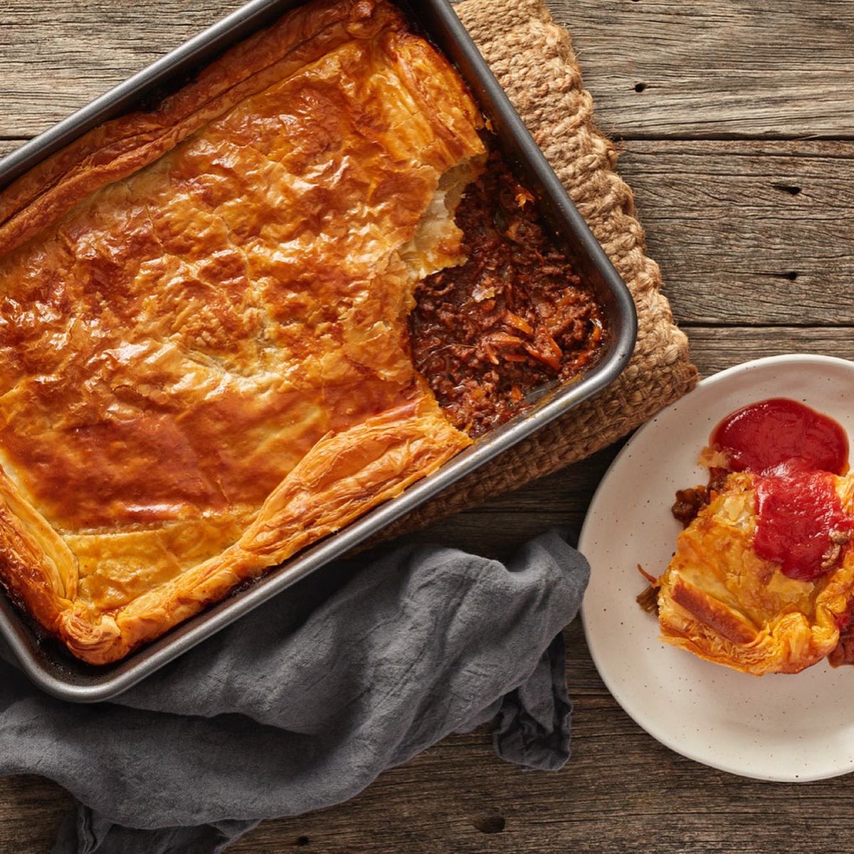 RabobankAU's tweet photo. Wrapping up #BeefWeek21 with Courtney Roulston’s Family Beef Pie. Visit the Farm to Fork website for more delicious and simple recipes. Happy weekend. https://t.co/MczE5SkR28 #SimpleRecipes #FarmToFork #BeefPie https://t.co/0LMDCb6veo