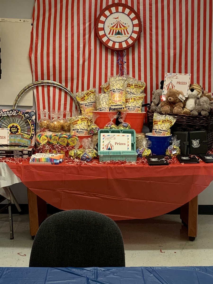 SLMSDolphins's tweet photo. Day 4.... the celebration of my incredible staff continues!! Sonic slushees and Midway fun for gift cards and prizes! Oh yes, and breakfast and baked treats from former staff! Dolphins for life!!! #gobigblue ππ¬π#catchourwave #schoolculturematters @CSemisch @mrhhamm https://t.co/zoAp4vkqN6