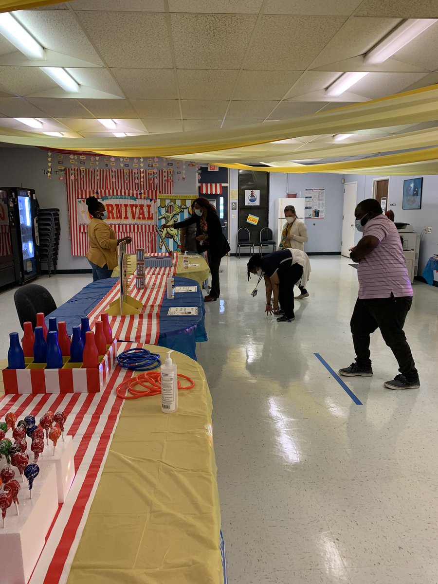 SLMSDolphins's tweet photo. Day 4.... the celebration of my incredible staff continues!! Sonic slushees and Midway fun for gift cards and prizes! Oh yes, and breakfast and baked treats from former staff! Dolphins for life!!! #gobigblue ππ¬π#catchourwave #schoolculturematters @CSemisch @mrhhamm https://t.co/zoAp4vkqN6