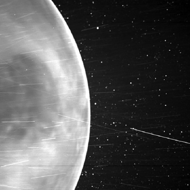 1Mhario's tweet photo. La sonda solar Parker de la NASA descubre una emisión de radio natural en la atmósfera de Venus.

https://t.co/DwW2WubVRj

#NASA #Venus #EspectroElectromagnetico #Ionosfera #CamposElectromagneticos #EspacioUltraterrestre  #Atmosfera #SondaSolar https://t.co/asp2ubupJG