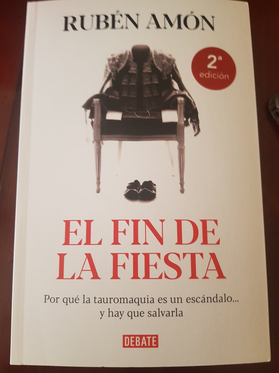 No me gusta escribir en Twitter...pero esta maravilla de libro lo merece <a href="/Ruben_Amon/">Rubén Amón</a> ...el toreo como el flamenco, despacio y al compás.