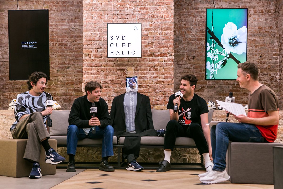 MUTEK_ES's tweet image. Antes, nos sumamos a las aventuras estilísticas del ciclo Rarefacció con el showcase de Hypermedium, después de haber estado toda la mañana en el sótano de SVD (sivasdescalzo) charlando con muchos de los colectivos y agentes más disruptivos y diversos de Barcelona. ¡Mañana, más!