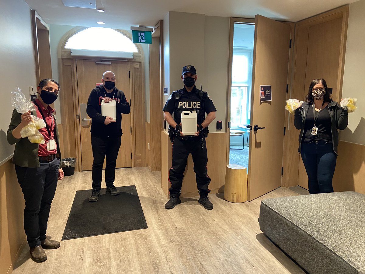 TDotGayCop tweet media