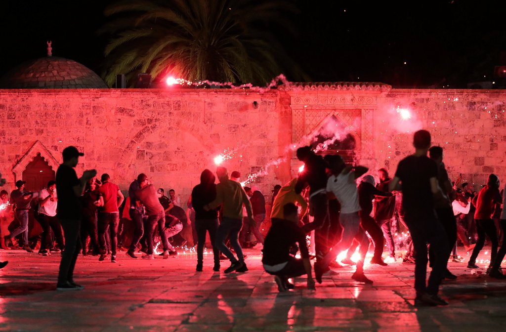 Zainabiyoon's tweet photo. Innocent Palestinians have been attacked by rubber bullets, sound bombs, tear gas, and firearms after Isha prayers last night.

#IsraeliAttackonAlAqsa

Save Sheikh Jarrah
Israel killing Innocents https://t.co/CA3yjdq3Gp