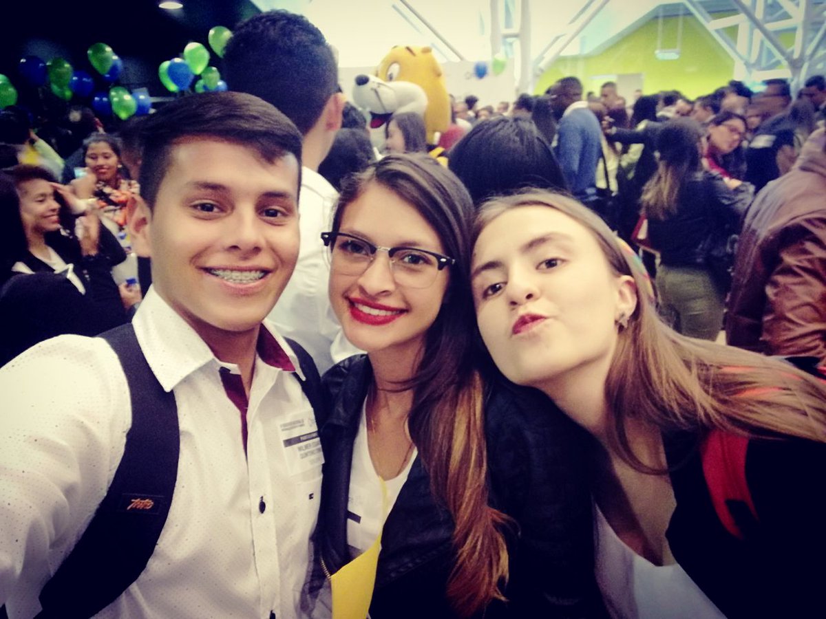 WilmerQuinteroT's tweet photo. Hace 3 años en el 8° Encuentro Nacional de Profesionales en Servicios BPO de @Colcob_Colombia en la presencialidad y ahora desde el 10° congreso siendo #LosMás en su #LiveColCob y con las #CharlasdeMathias súper divertidas y muertos de la risa 😂😅 https://t.co/oYu9pzfgTD