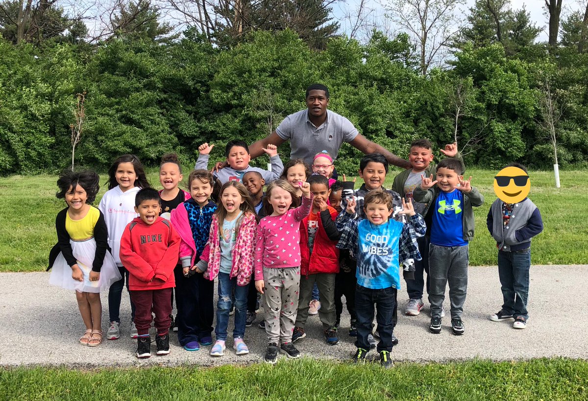 Students were sad to say goodbye to our student teacher, Mr. Washington. He came in unsure about being in kindergarten, but these kiddos won him over. ❤️ We are going to miss him! <a href="/SFE_3820/">SFE Elementary</a>