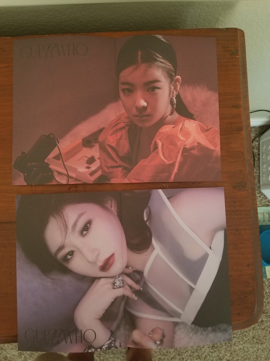 AthlosX's tweet photo. Itzy Album Day my pull. I lucked out on Chaeryeong so I'm happy. Now Hunt begins for the rest of it. 14 pc 3 folded mini posters 3 of the preorder hidden cards to complete MITM
#ITZY #MITM1stWin #ITZY_GUESSWHO_ALBUM https://t.co/1Av8YpYbIc