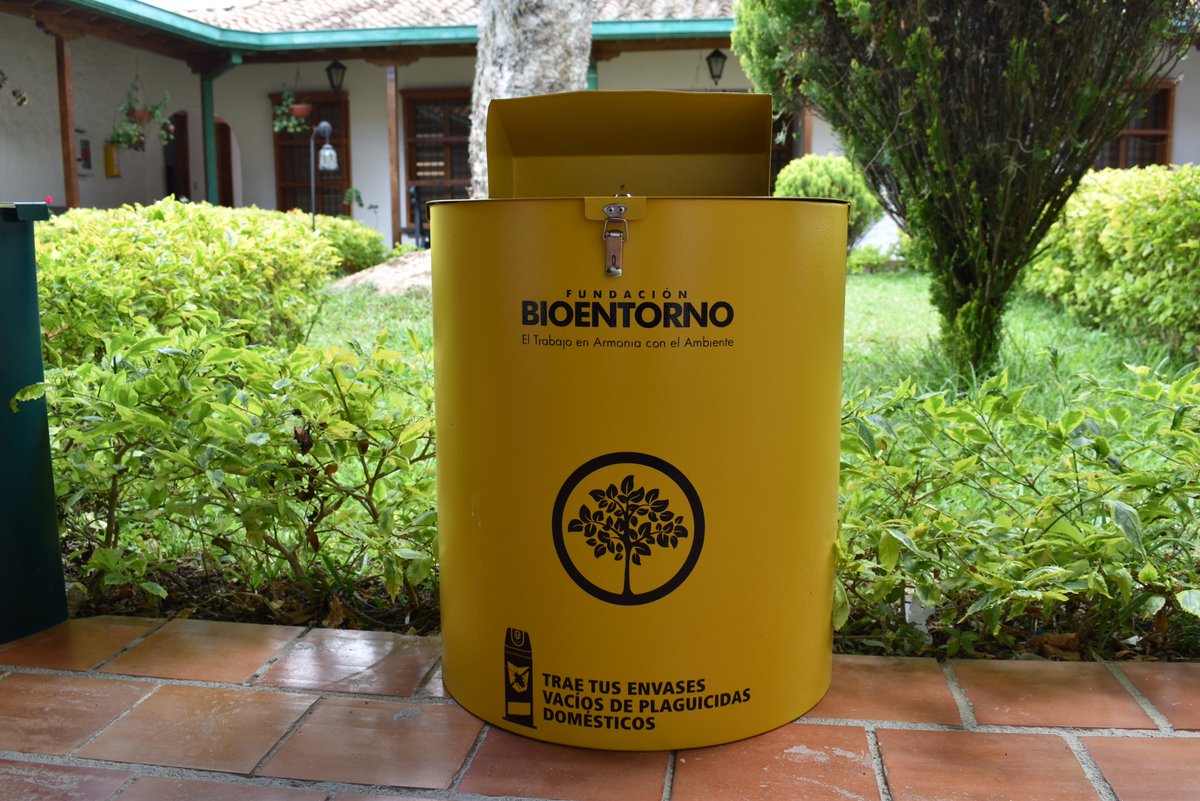 AlcLaPlaya's tweet photo. ¿Sabes qué hacer con los medicamentos vencidos y los envases de plaguicidas? La Fundación Bioentorno, ha dispuesto de dos recipientes que tienen como fin la recolección de medicamentos vencidos y devolución de envases de plaguicidas.
+Info: https://t.co/ZYl8qxNL9F https://t.co/T472t4wXnK