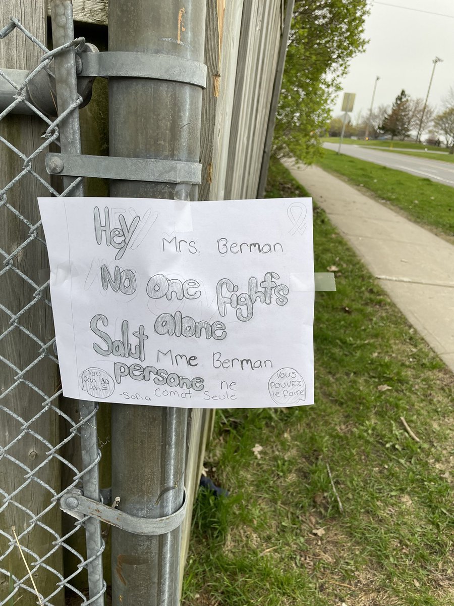 CFLYFM983's tweet photo. Reid and Ben: Thanks to our bud @RobinDzi for passing along these signs he came across in Kingston’s west end. So nice to see our community join in the #ygksignwars ceasefire for Mrs. Berman, even if they don’t have a commercial sign. Looove this! 👏 #ygk #breastcancer https://t.co/NLfzzRbmcB