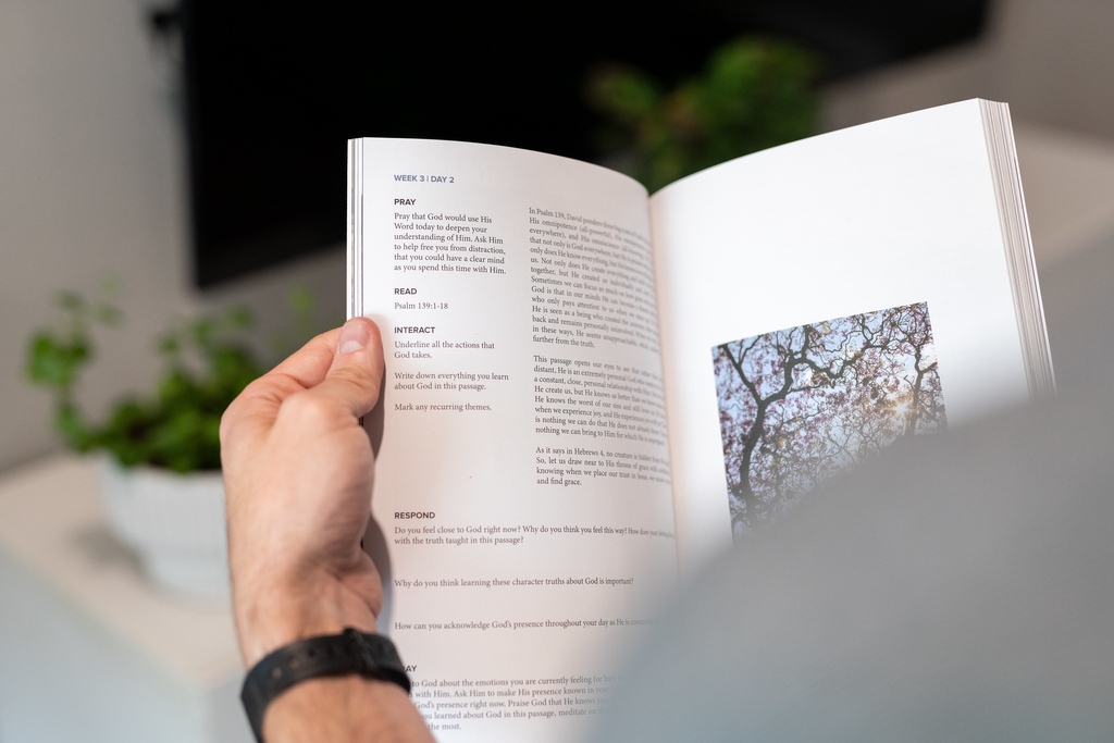 MosaicNWA's tweet photo. Starting tomorrow you can purchase a Hebrews study guide in the foyer. https://t.co/IUbKeFmvis