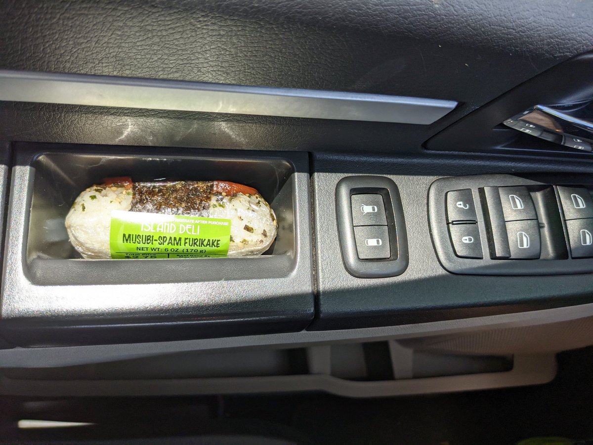 SnatchingPanda's tweet photo. Rental car came with a musubi holder. https://t.co/MiCa26EyR7