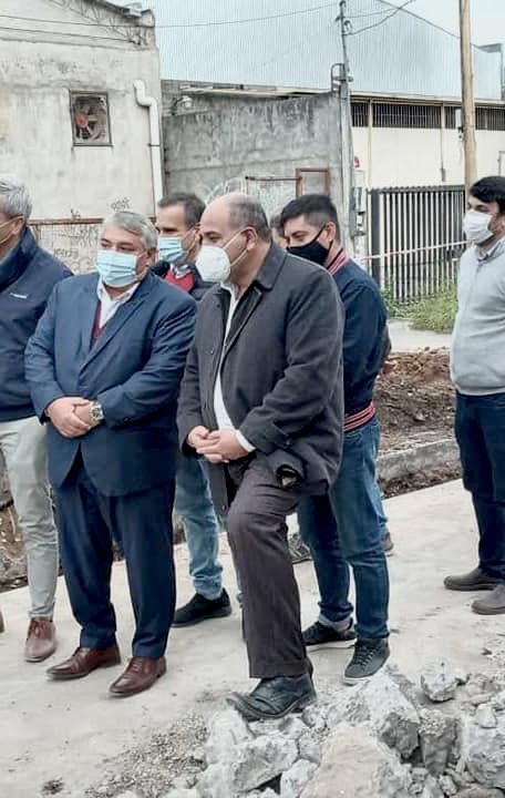 Con  <a href="/JuanManzurOK/">Juan Manzur</a>  recorrimos el plan de obras para renovar el sistema de aguas y cloacas en la ciudad. La decisión política del <a href="/alfarogerman/">Germán Alfaro</a>  es coordinar esfuerzos. Con  <a href="/AGuraiib/">AugustoGuraiib</a> <a href="/SaritaAssan/">Sarita Assan</a> vimos la obra que beneficiará a 70 mil vecinos en 16 km de cañerías.
