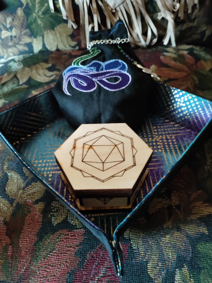 soupahnova's tweet photo. @thornhillgaming and @GamesByBee have good storage for any local dice goblin, including my own dice vault from the former and my dice tray/bag from the latter!

@dmyetti has awesome DM resources, but also crafts beautiful pens at @PensByYetti and I cant wait to get one of my own! https://t.co/nPGy2y4RGw