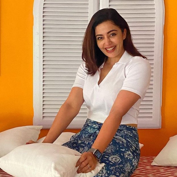 NehhaPendse29's tweet photo. Stay home,Stay safe and indulge in some pillow fight !!
😍😜 https://t.co/pwSFnWQ9yH