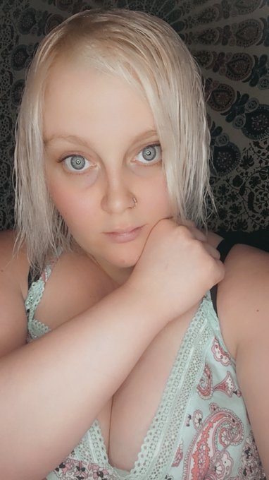 Emmy Lou - @OnlyFansGROWN https://t.co/leoqHxSObp https://t.co/1INO1UtY1j