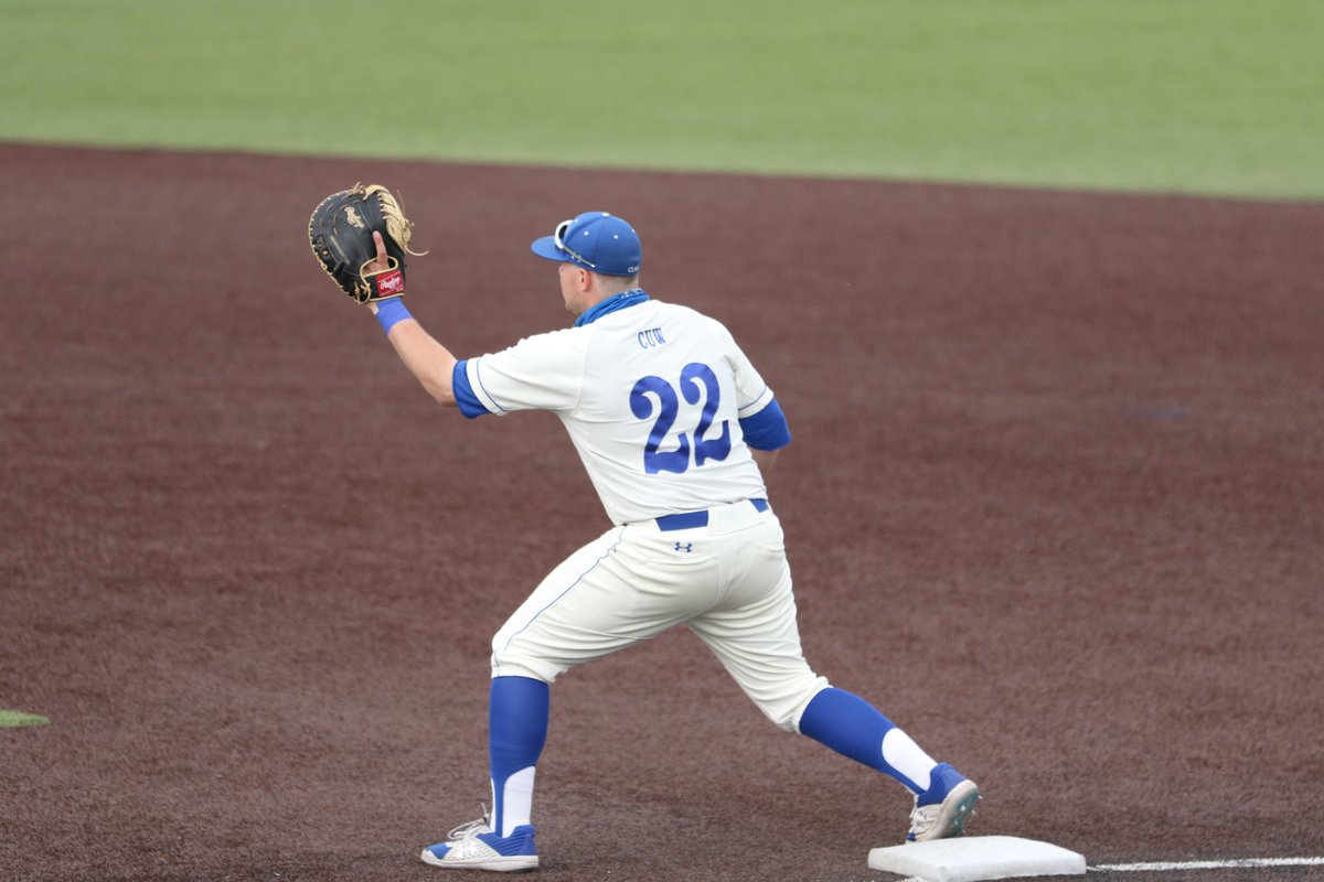 CUWFalcons's tweet photo. Cheer on @CUWBSB on Senior Day vs. WLC!
⏰ 12:00 &amp; 3:00
📊 G1 https://t.co/BIFqlN4gXK
📊 G2 https://t.co/ICHjQxeCfx
📺 https://t.co/Fd9zioKLA0
#⃣ #d3baseball #NACCtion #FalconsSoarAgain https://t.co/Kvz4QuDw7B