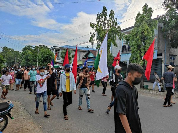 TostevinM's tweet photo. Protesters are out in many parts of Myanmar again today to demand an end to the junta and the return of elected government #WhatsHappeningInMyanmar https://t.co/hqXah9tnaB