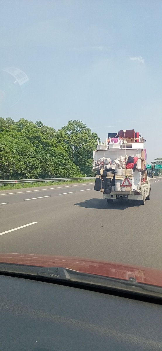 Emang gpp yah mobil mengangkut lebih dr kapasitasnya?mana masuk tol pula...padahal depan pintu tol kan byk penjagaan polisi... <a href="/tmc_restabesbdg/">TMC SATLANTAS POLRESTABES BDG</a> <a href="/tmcrestabandung/">Satlantas Polresta Bandung</a> <a href="/PTJASAMARGA/">PT. JASAMARGA</a>