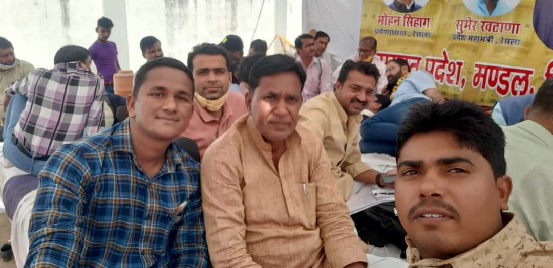 7मई 20कोCMO ने प्रेसविज्ञप्ति जारी कर कहा था कि प्रधानाचार्य पदों पर पदोन्नति अनुपात ठीककिया जायेगा।आज एकवर्ष के बाद भी न्याय नहीं दे पाए? यह है आपकी तत्परता? सवेदनशीलता? अब देरी ना करो। संख्यात्मक अनुपात शीघ्र लागू करे<a href="/ashokgehlot51/">Ashok Gehlot</a> #जल्दलागू_हो_संख्यात्मकअनुपात<a href="/GovindDotasra/">Govind Singh Dotasra</a>