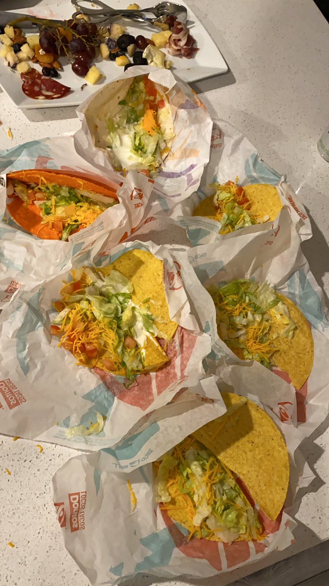 CollinCurbo's tweet photo. What’s up @tacobell @UberEats 

We ordered these tacos and they showed up with no meat😂 called the store and customer service and no one seemed to care 🤷🏻‍♂️ https://t.co/CeF7zpDRQY