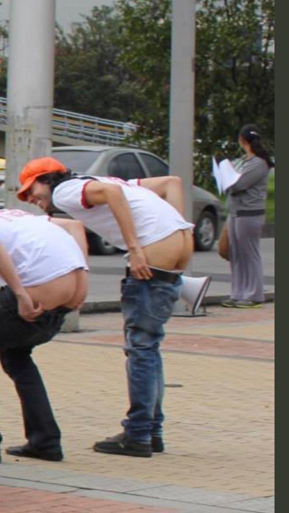 Califica mis nalgas con un 👍 ó un 👎.