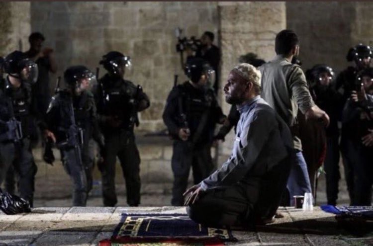 " .. رَّبِّ لَا تَذَرۡ عَلَى ٱلۡأَرۡضِ مِنَ ٱلۡكَـٰفِرِینَ دَیَّارًا "💙
 #المسجد_الأقصى