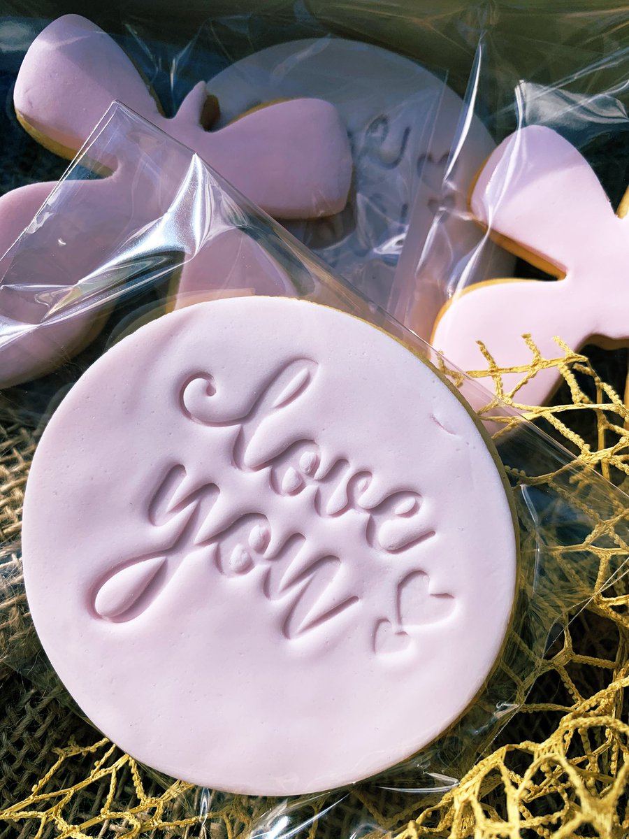 Business shoutout to this young and talented #entrepreneur.. follow on Insta @swirlednco 🧁#cakes #cookies 👩🏼‍🍳 #HappyMothersDay 💐