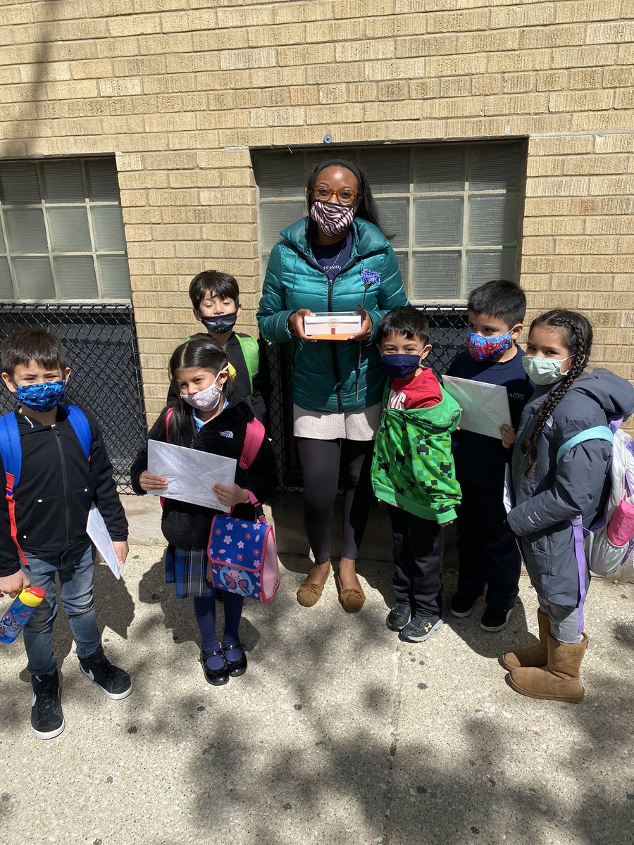 Alone we can do so little, together we can do so much, thank you 10th dist DCO’s for participating  with our Teacher Appreciation Flower giveaway at St Ages of Bohemia in La Villita!!@ChicagoCAPS10