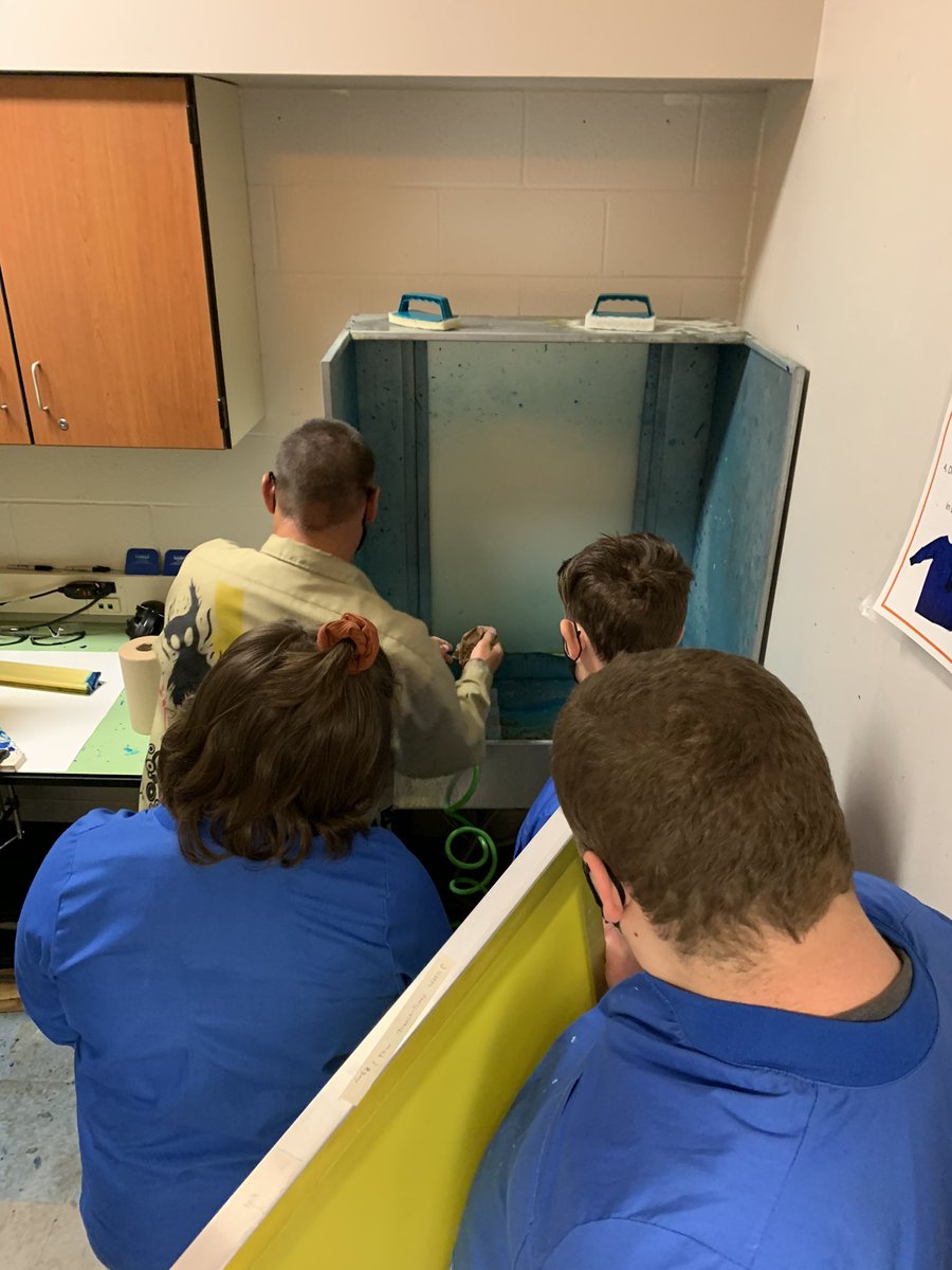 MrsKaseySmith's tweet photo. We didn’t have to go far - just next class over - for this incredible experience! Thanks Mr. Colgan for helping the kids bring their designs to reality! Screen printing in #Graphics1 #IndustryReady #DreamItCreateIt #WarriorWay https://t.co/ITia5ANui1