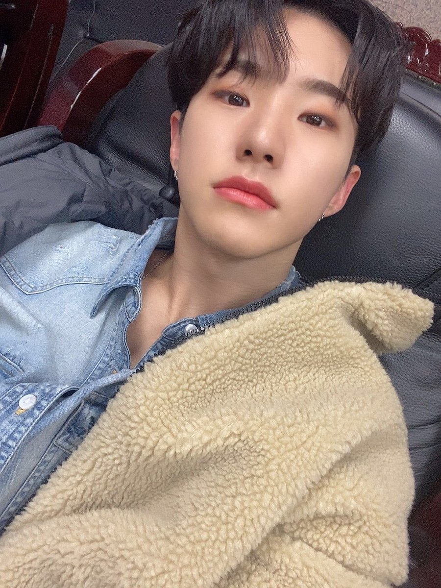 17HoshiChile's tweet photo. [IMG • 210423]  Momentos de #HOSHI en Weverse. 🎨

#세븐틴 #SEVENTEEN #호시 @pledis_17
vía. jeonhwangs / SeventeenCR https://t.co/NrtETcZsze