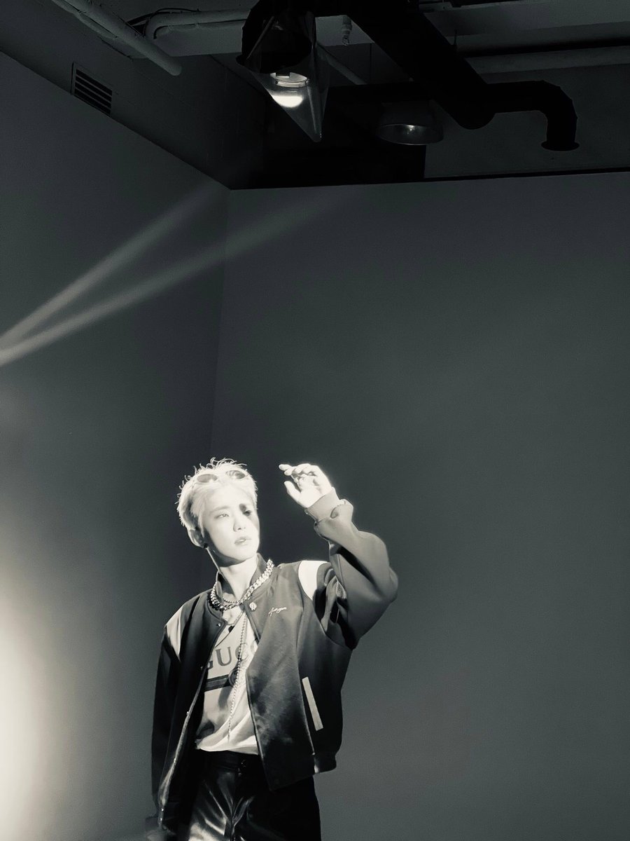 17HoshiChile's tweet photo. [IMG • 210423]  Momentos de #HOSHI en Weverse. 🎨

#세븐틴 #SEVENTEEN #호시 @pledis_17
vía. jeonhwangs / SeventeenCR https://t.co/NrtETcZsze