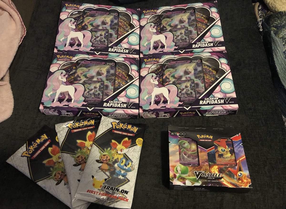 BecksterPaints's tweet photo. Our Pokémon pre-orders came in! So thankful my hubby was able to order a few Rapidash as its one of my favorite Pokémon! Great way to start the weekend! We hope everyone has a fun filled and safe weekend as well! #pokemon #playpokemon #ptcg #rapidashV #partnerpacks #themedeck https://t.co/h6pKNyNQkT
