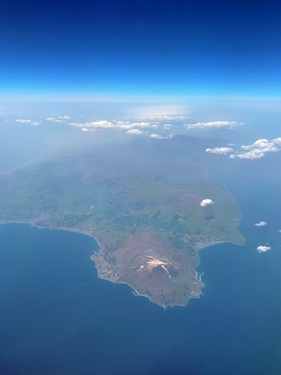 kuroboshi_ana1's tweet photo. 恵山岬が見えてきたら、まもなく新千歳空港に向けて着陸体勢に入ります🛬
今日のフライトは全般的に視程良好でした✈️✨
#みんな大好きana
#nh703
#ソラマニ_マドカラ
#恵山岬
#機窓
#機窓から
#機窓より
#機窓からの景色
#機窓からの風景
#機窓からの世界
#北海道 https://t.co/TbcbdUIlSW