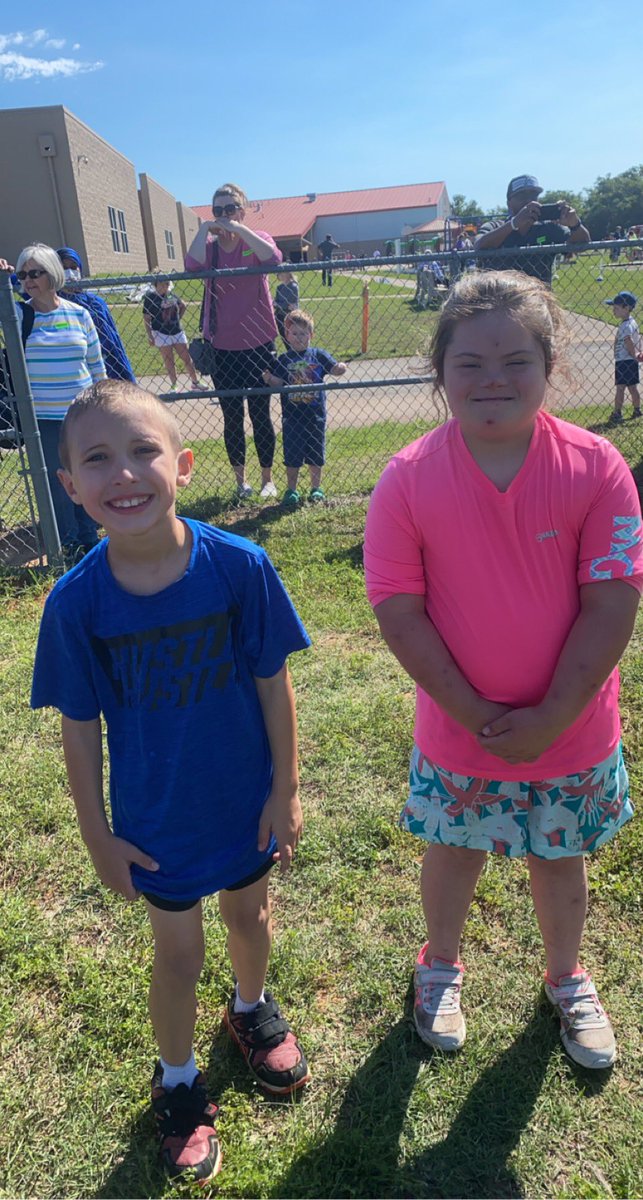 Lindsay Moore tweet media