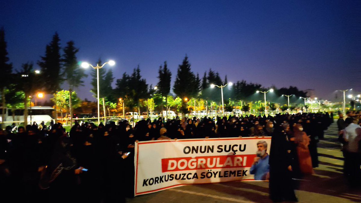 MedyaFurkan's tweet photo. ALPARSLAN KUYTUL HOCAEFENDİ SERBEST BIRAKILDI!

Yüzlerce Furkan Gönüllüsü Alparslan Kuytul Hocaefendi'nin serbest bırakılmasını coşkuyla karşıladı.

AlparslanHoca Serbest 

Canlı yayın: https://t.co/w4vnKh7eAo https://t.co/rCgKGo5QMx