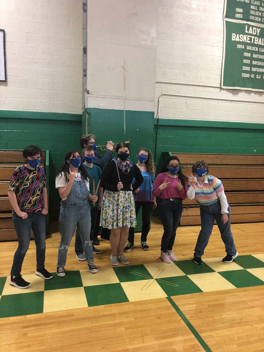 BTHSDramaClub's tweet image. Opening night success! Thanks to the cast and crew  of Fame Jr.! Everyone did an amazing job and we still have two more show to go! Takeovers will be shared tomorrow on the drama club instagram!!✨💃🏻🎤