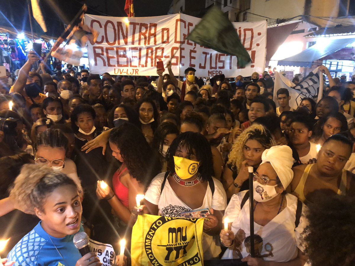 Morrodojacaree's tweet photo. Favela e asfalto juntos, mostrando que o Jacarezinho não tá sozinho nessa!🐊🗼
#ChacinaDoJacarezinho https://t.co/nQPNk4zYEc